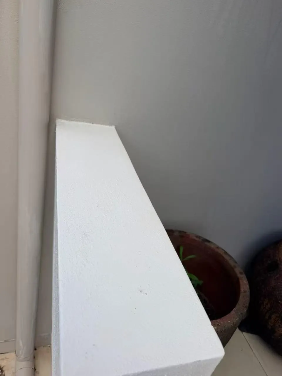 After cleaning: exterior ledge surface